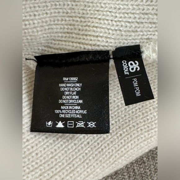 Mariah Carey Official Merry Christmas One & All Tour Beanie NWOT - Picture 4 of 4